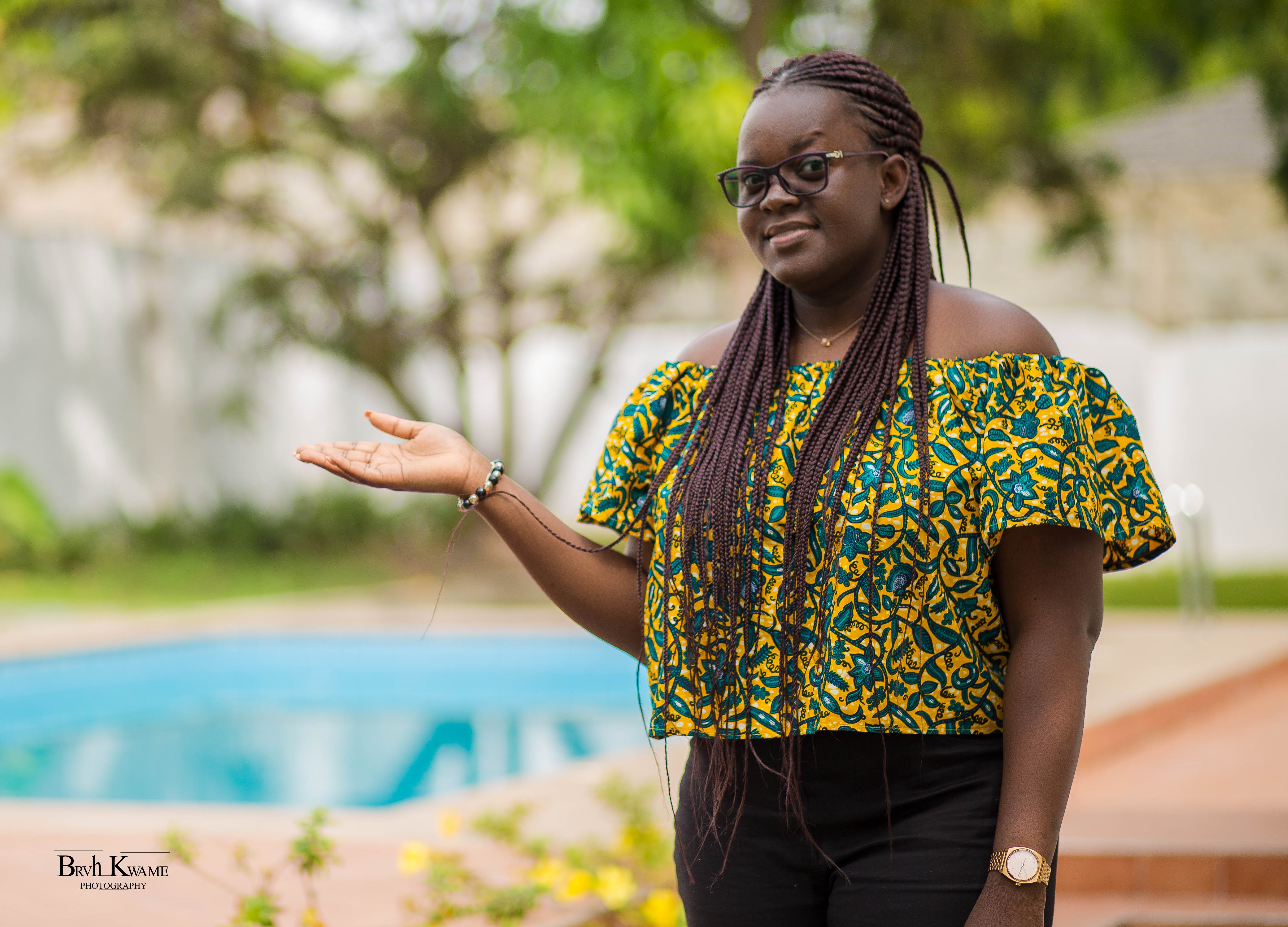 Naana Lexis About Service Photo